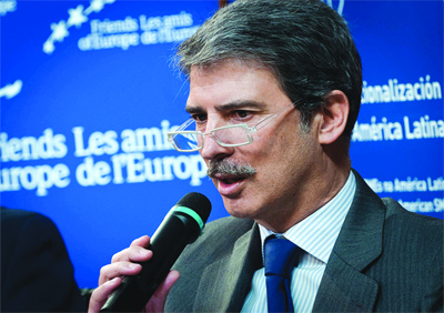 Les représentants de la mission de l'UE sur le terrain