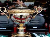 Coupe d'Algérie 2012 : Le président Bouteflika remet le trophée au capitaine de l'ES Sétif