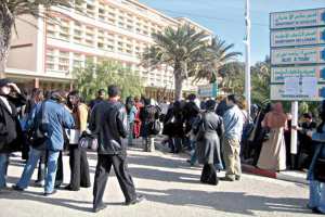 أكثر من 80 أستاذا بالمركز الجامعي لميلة في وقفة احتجاجية