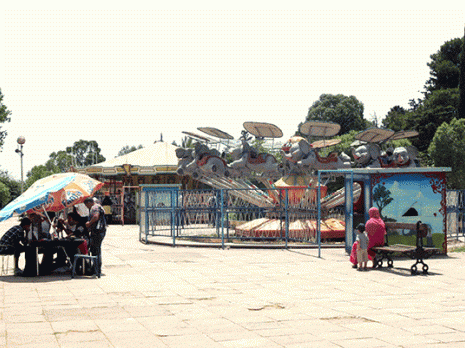 Le temps passe et les problèmes s'entassent