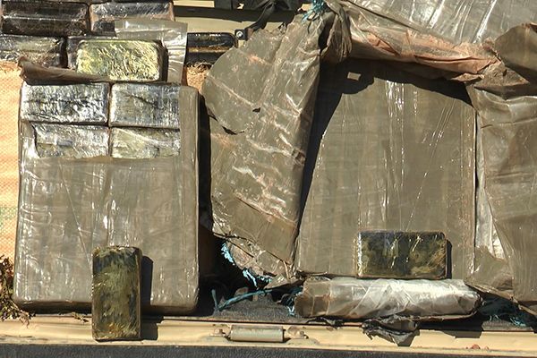 حجز 23 قنطارا من الكيف المعالج بالنعامة