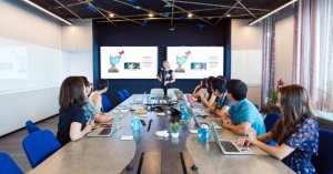 تويتر  يتخلّى عن موظفيه