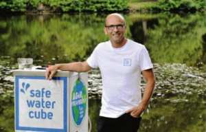Le Safe Water Cube ? Jusqu'à 1 000 litres d'eau potable par jour