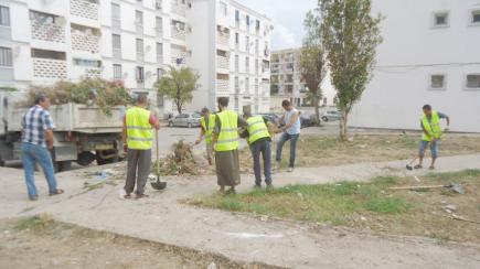 والي سكيكدة يعطي إشارة انطلاق أكبر عملية تنظيف بالولاية