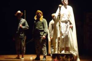 بوزيان لفحل .. لوحات بطولية بمسرح بجاية