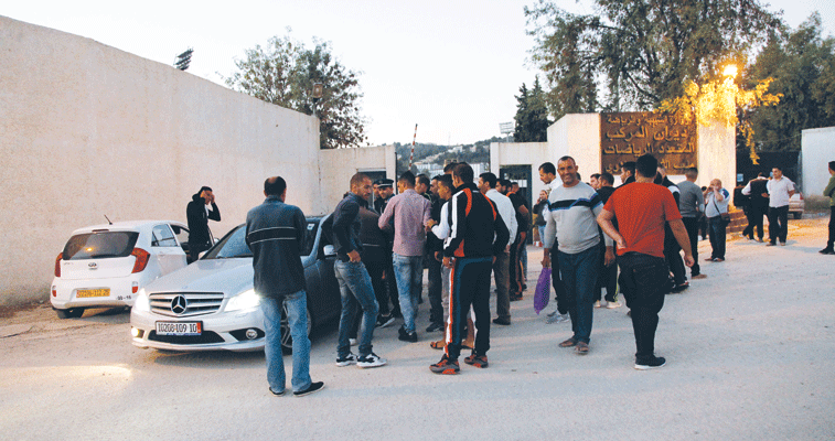 أنصار يمنعون فريق شباب قسنطينة من التدرب و يطالبون برحيل الديريكتوار