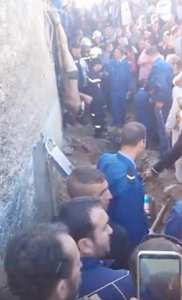 مواطنون يعنّفون شابا ويعلقونه من رجليه بتهمة السرقة بسوق أقبو ببجاية