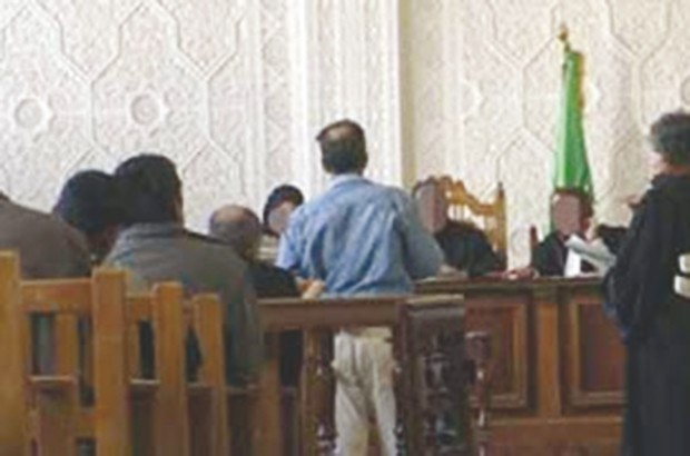 Un détenu a perdu sa mère au moment où il se trouvait à la barre