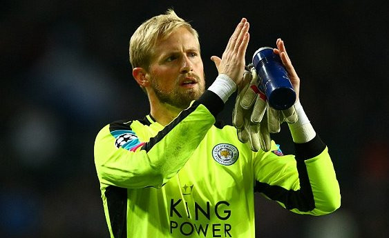 صحيفة إجليزية تكشف المدة المتوقعة لغايب حارس مرمى ليستر سيتي