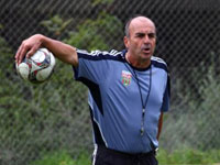 ش• بجاية : آلان ميشال يلوح بالاستقالة ولم يتحمّل الهزيمة أمام ''الحمراوة''