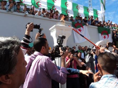 Draa Kébila, le Ministre de l'énergie et des mines, Youcef Yousfi, inaugure le réseau de gaz naturel.