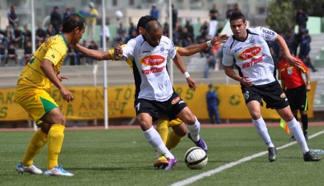 ملعب مستغانم ميدانا لمباراة سعيدة وسطيف