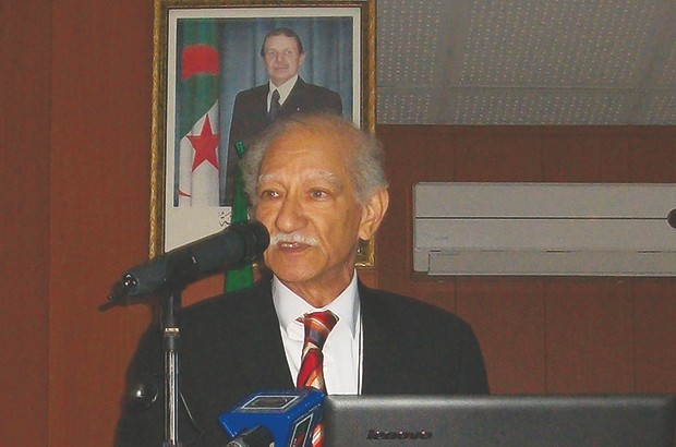 Le Pr Zitouni dénonce la bureaucratie paralysante