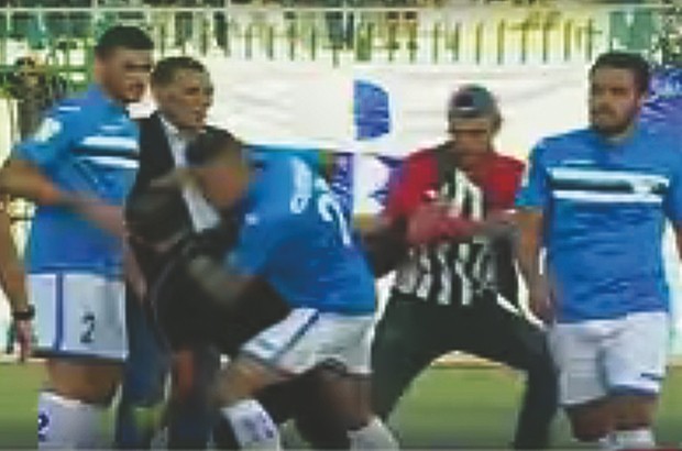 Zouaoui exhorté de poursuivre le match par un coup de fil