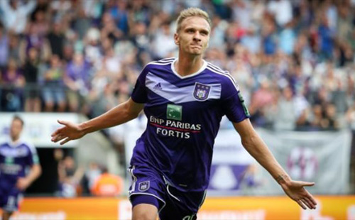 ستة أندية انجليزية تتنافس على خدمات نجم أندرلخت