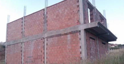 إحصاء 10 آلاف بناية غير مكتملة بمعسكر