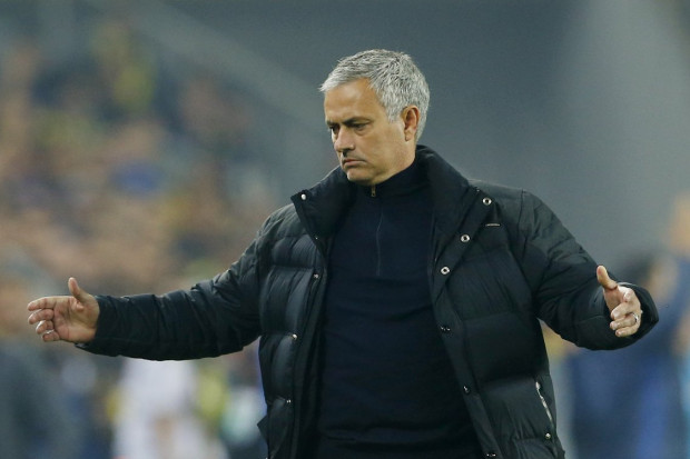 مورينيو يشن هجوما حادا على لاعبيه ووسائل الإعلام الإنجليزية ترد عليه بقوة