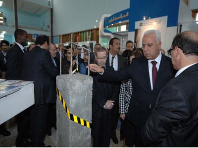 Le ministre de l'Habitat appelle les entreprises publiques à servir d'exemple