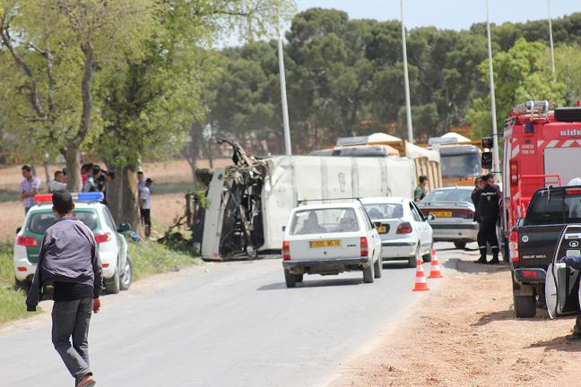 سطيف: انقلاب حافلة لنقل المسافرين في عين ارنات