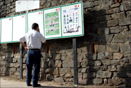 Prévisions difficiles même pour les partis et cercles officiels