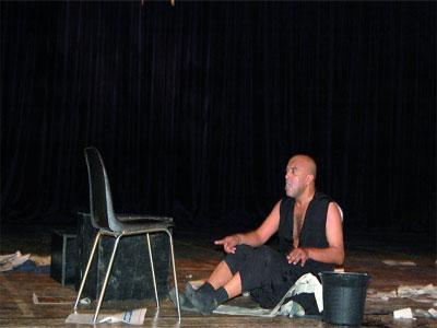 Carine et son double, les maux de la société sur les planches