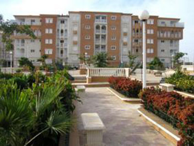 En même temps que les structures publiques