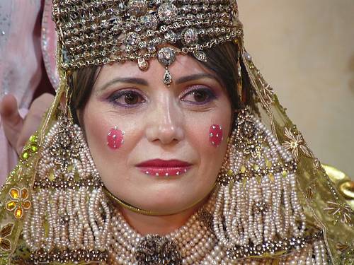 Les rites et les savoir-faire artisanaux associés à la tradition du costume nuptial de Tlemcen