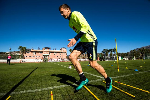Le Benfica répond à l'intérêt parisien pour Lindelof