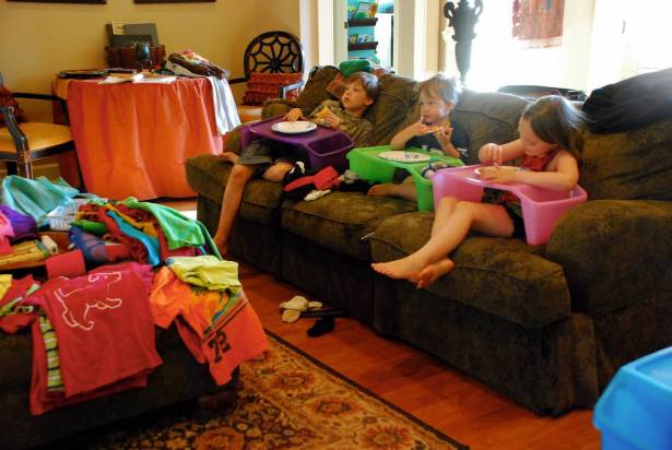 لا تتناول الطعام أثناء مشاهدة التلفاز!