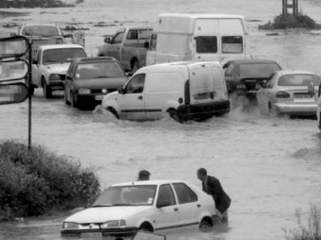 Orages et routes inondées
