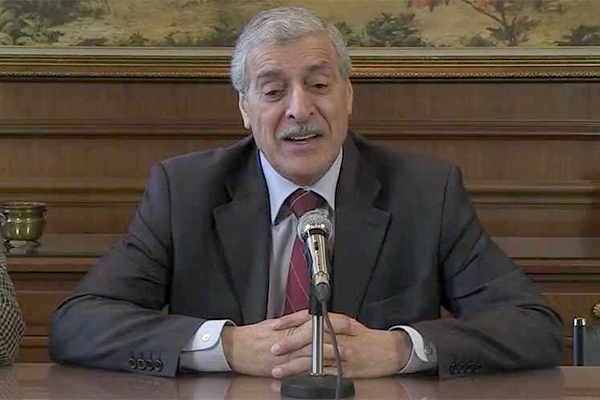 مواطنون يطاردون عناصر