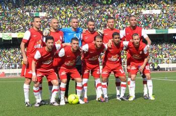 Les Chélifiens à un pas des poules