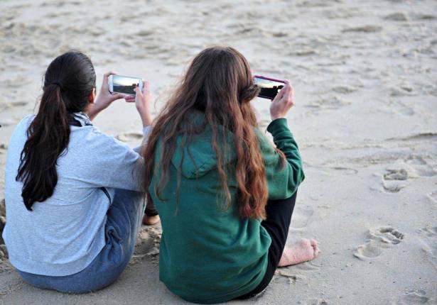 انها مجرد جزيئيات متروكة على هواتفكم... لكن ما تكشفه كثير!