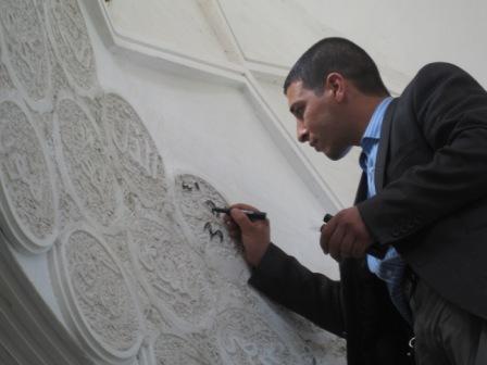 Abdelghafour Izountar, artiste décorateur calligraphe