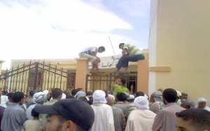 مواطنون يغلقون مقر بلدية فلفلة احتجاجا على السكن الريفي في سكيكدة