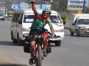 Arrivée du cycliste Chouarfia à Istanbul