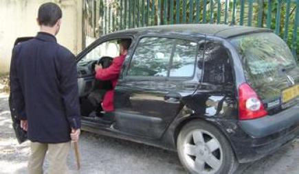 حظائر سيارات عشوائية بقلب مدينة عنابة