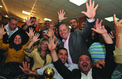 Le FLN rafle 9 sièges