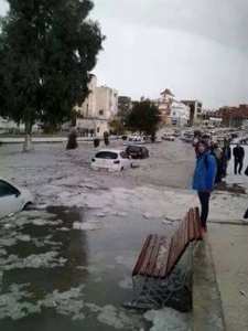 بالفيديو والصور.. تساقط كثيف لحبات البرد كبيرة الحجم ببرج بوعريريج