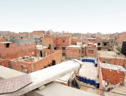 والي غليزان مطالب بفتح تحقيق في ملف تسوية البنايات