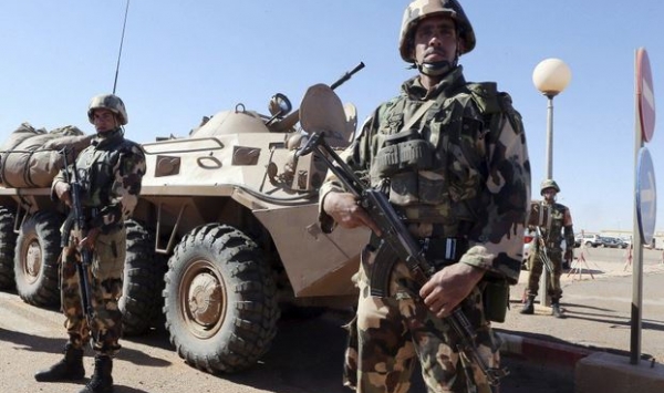 الجيش يدمر مخبأين ويقصف معاقل إرهابيين بسكيكدة