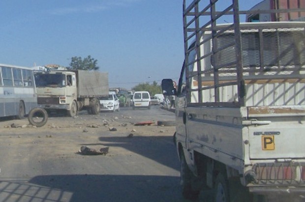 Des habitants bloquent la RN 75