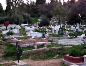 عشاق آخر زمن يعيثون فسادا في المقابر وسلطات الطارف تتفرج!