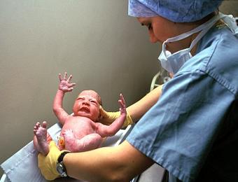 بالمستشفى الجامعي وضعا كارثيا إحياء اليوم العالمي للقابلة بعنابة