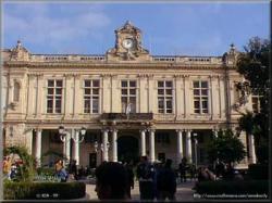 مير عنابة يدافع عن بلديته