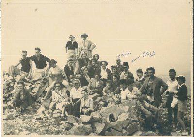 Photographie prise au sommet du Chelia (Aurès) près de Khenchela lors d'une excursion du groupe « Tourisme et Travail » avec le caïd Hadj