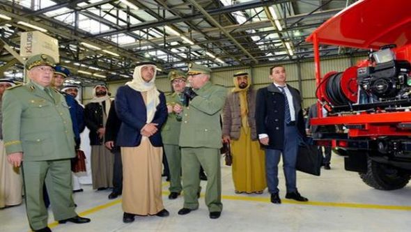 نائب رئيس مجلس الوزراء للإمارات العربية يزور تيارت شركة صناعة السيارات