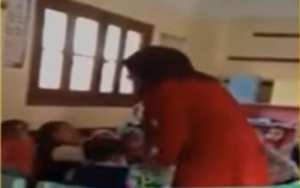 معلمة ابتدائي تقتلع شعر تلميذة بعد ضربها في برج بوعريريج