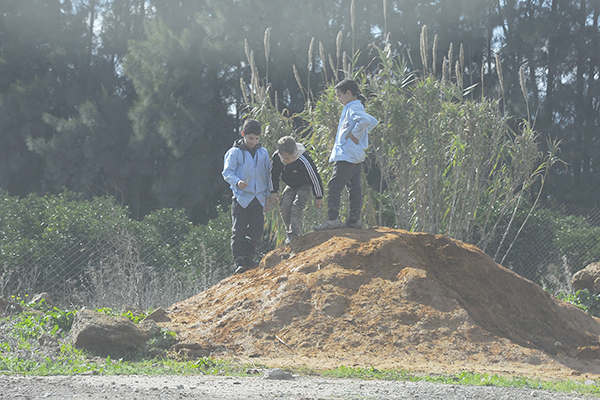 12 طفلا وطفلة ينظمون محاولة 