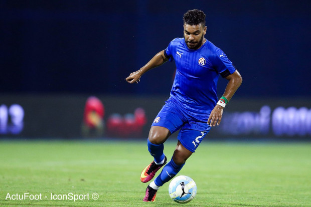 ناد يُشارك في رابطة الأبطال يُريد سوداني بشدة